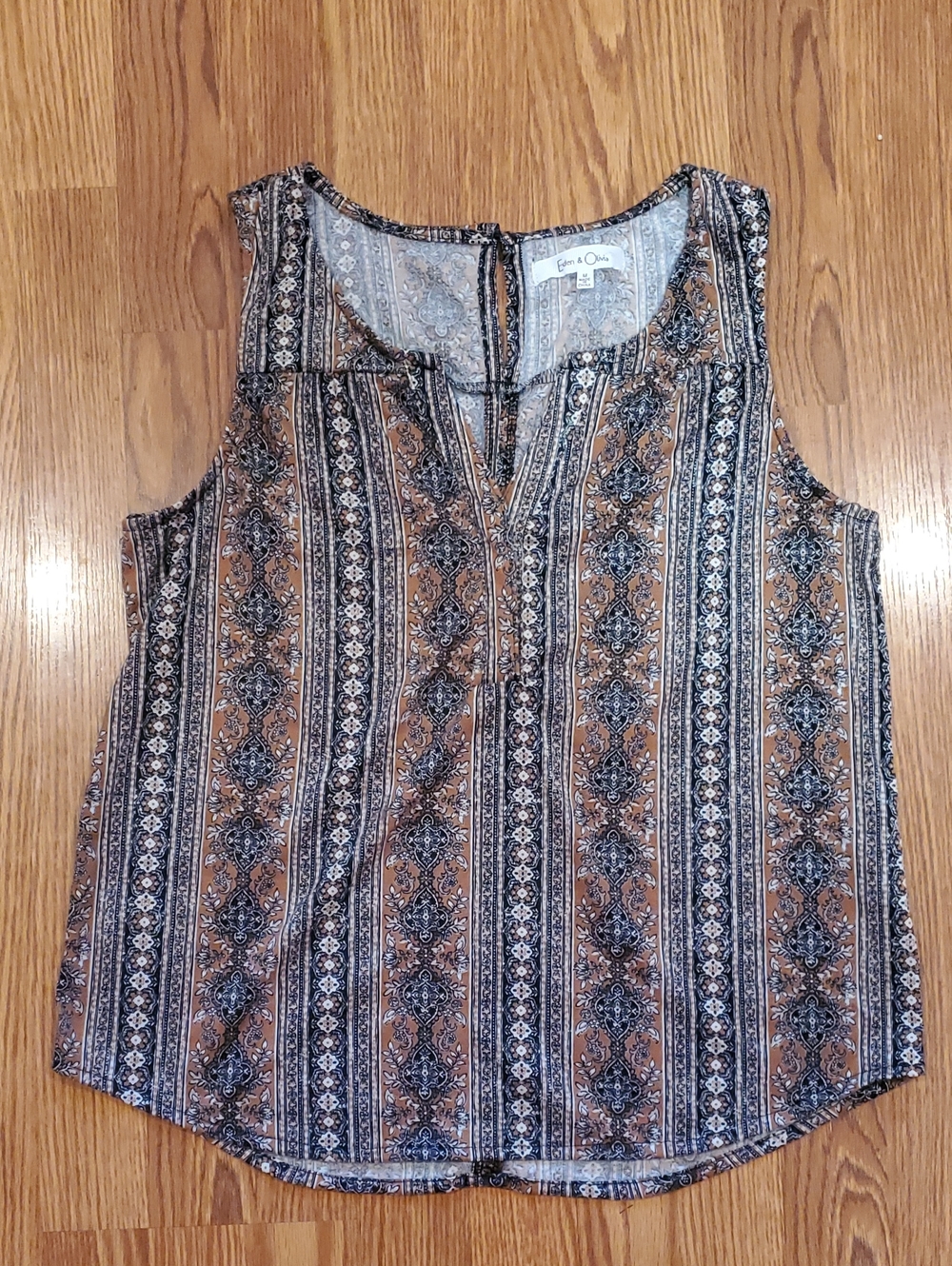 Eden & Olivia Rust and Navy Printed Sleeveless V-Neck Shirt With Button Detail